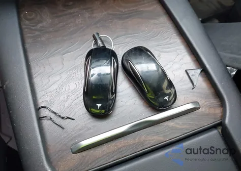 2016 Tesla Model X 60D/70D/75D/90D/P100D z USA, uszkodzony, nr VIN 5YJXCBE23GF018161